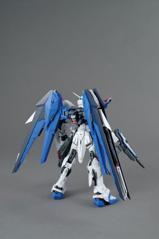 1/100 MG Freedom Gundam Ver.2.0 - Artrovo Gundam