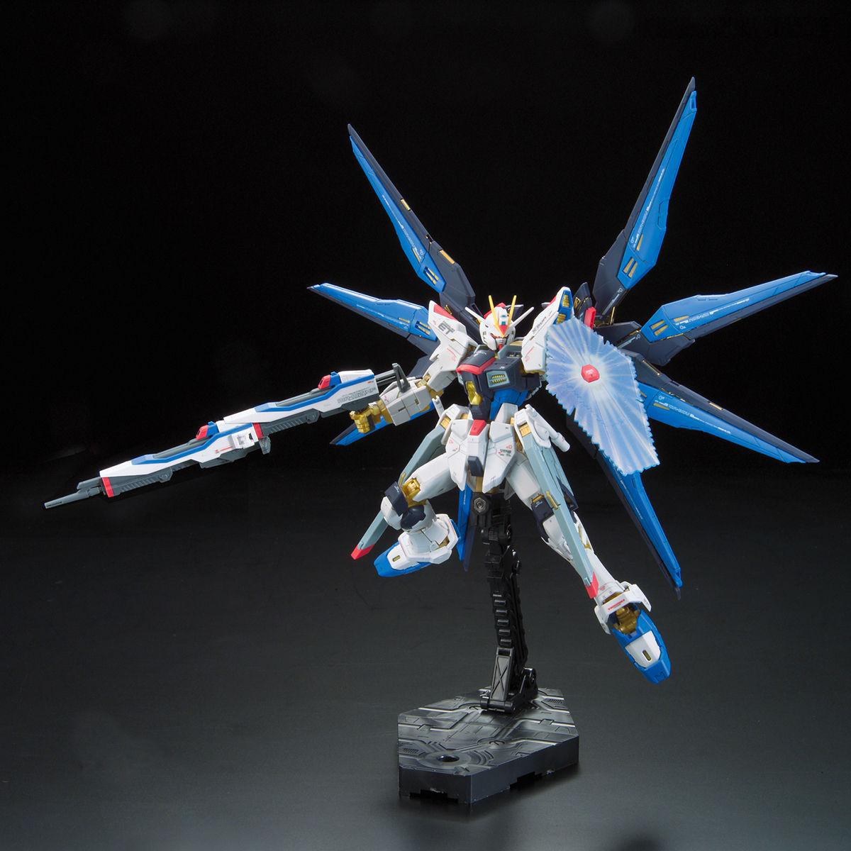 1/144 RG ZGMF-X20A Strike Freedom Gundam - Artrovo Gundam