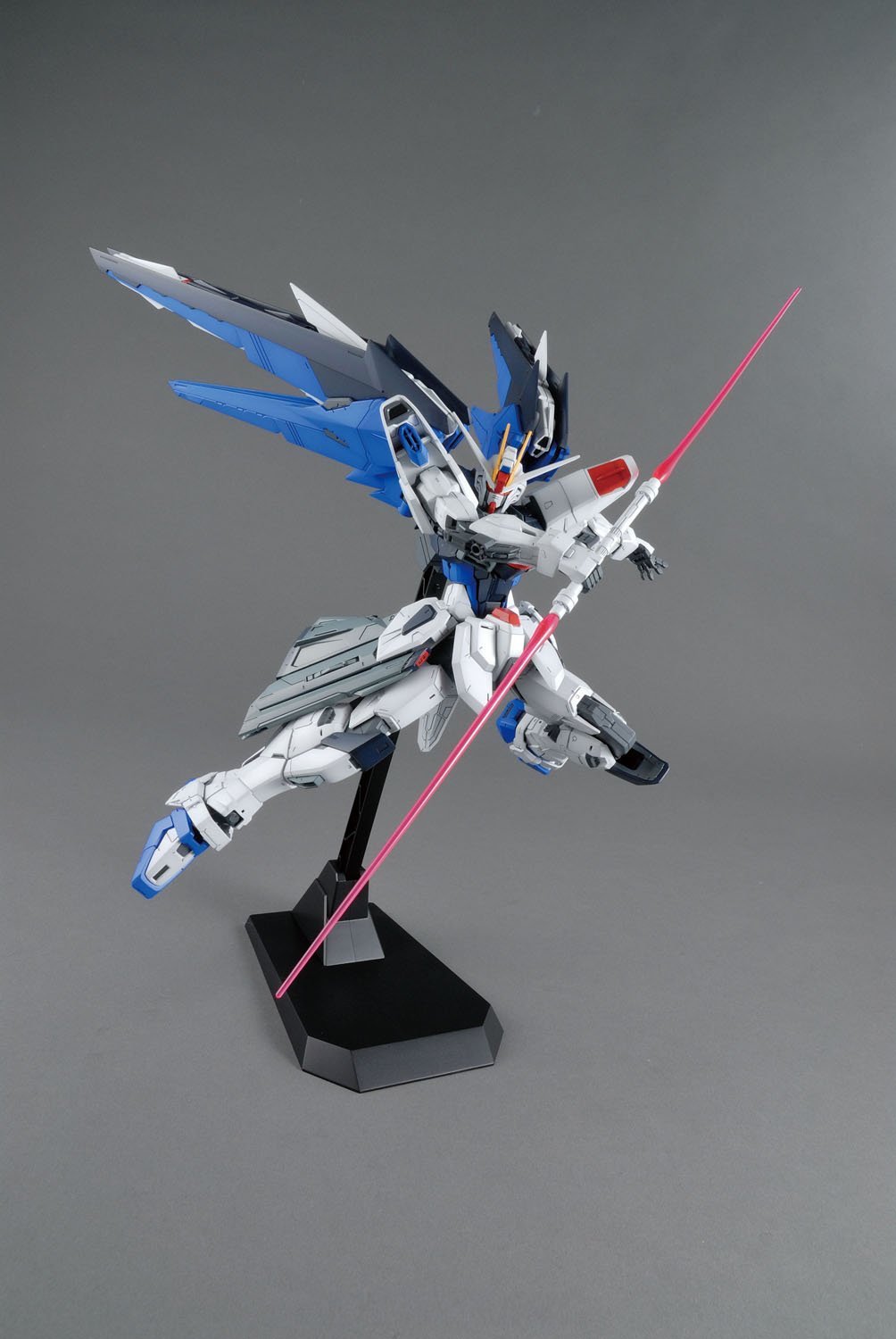 1/100 MG Freedom Gundam Ver.2.0 - Artrovo Gundam