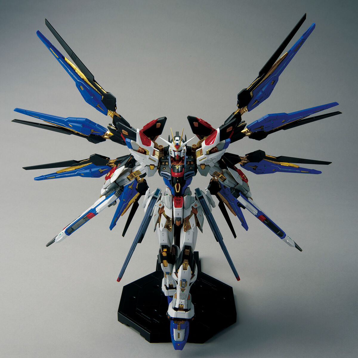 1/100 MGEX ZGMF-X20A Strike Freedom Gundam - Artrovo Gundam