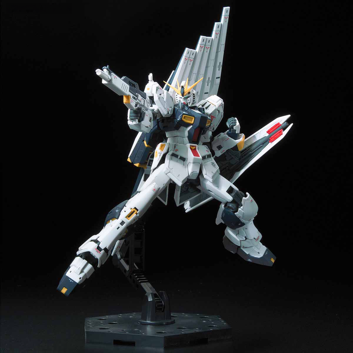 1/144 RG NU Gundam - Artrovo Gundam