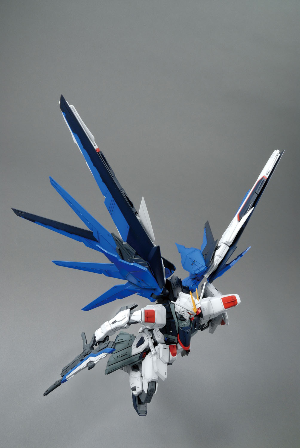 1/100 MG Freedom Gundam Ver.2.0 - Artrovo Gundam