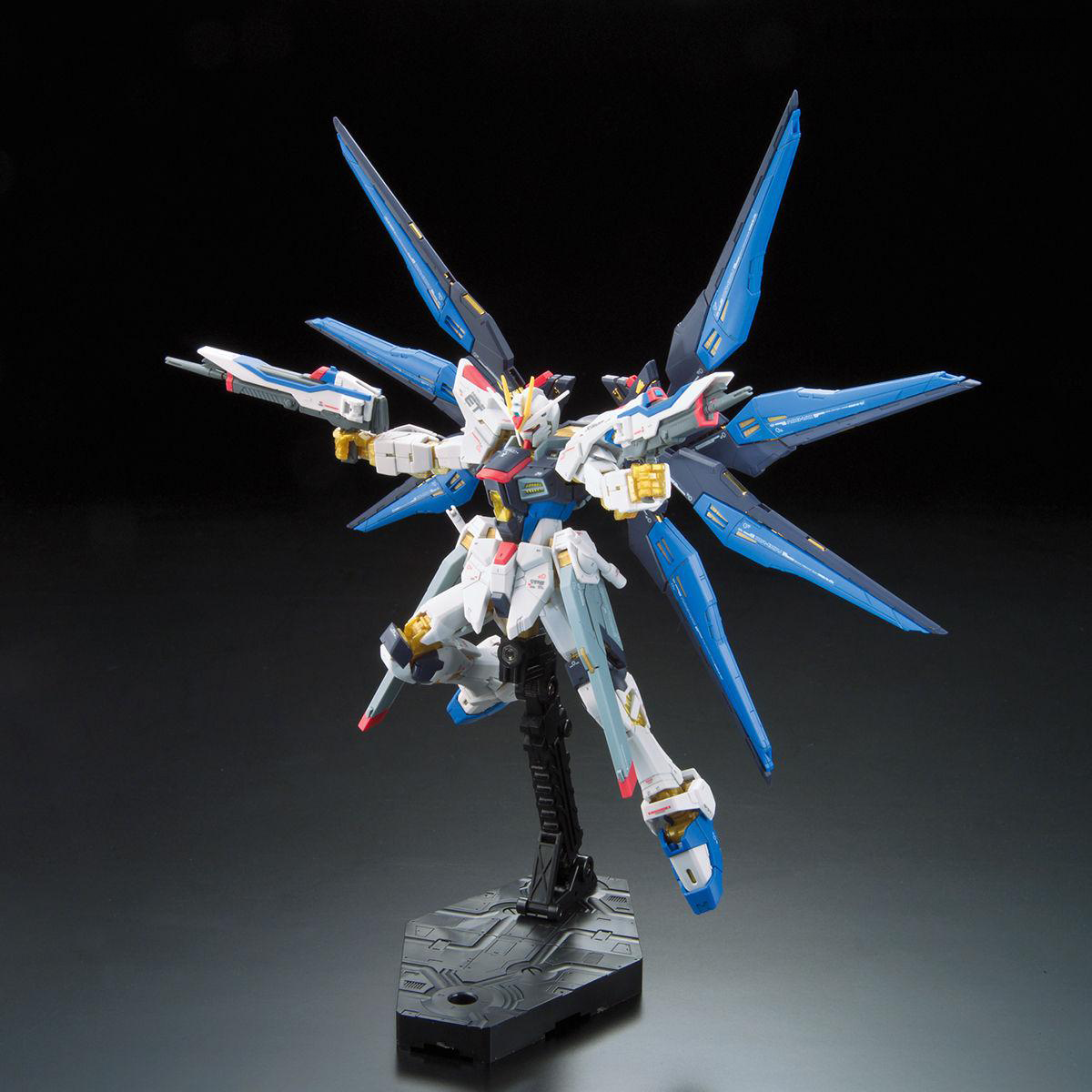 1/144 RG ZGMF-X20A Strike Freedom Gundam - Artrovo Gundam