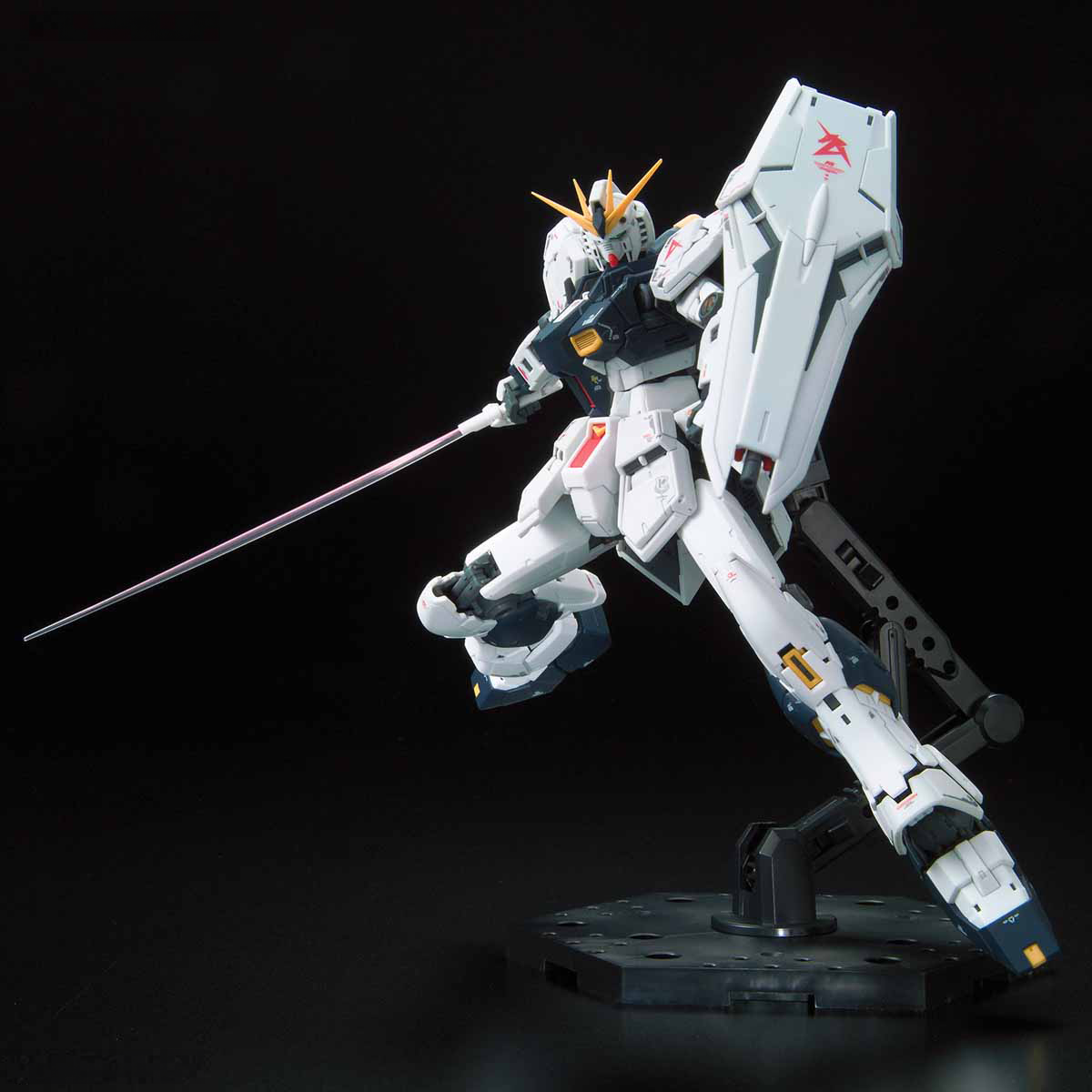 1/144 RG NU Gundam - Artrovo Gundam