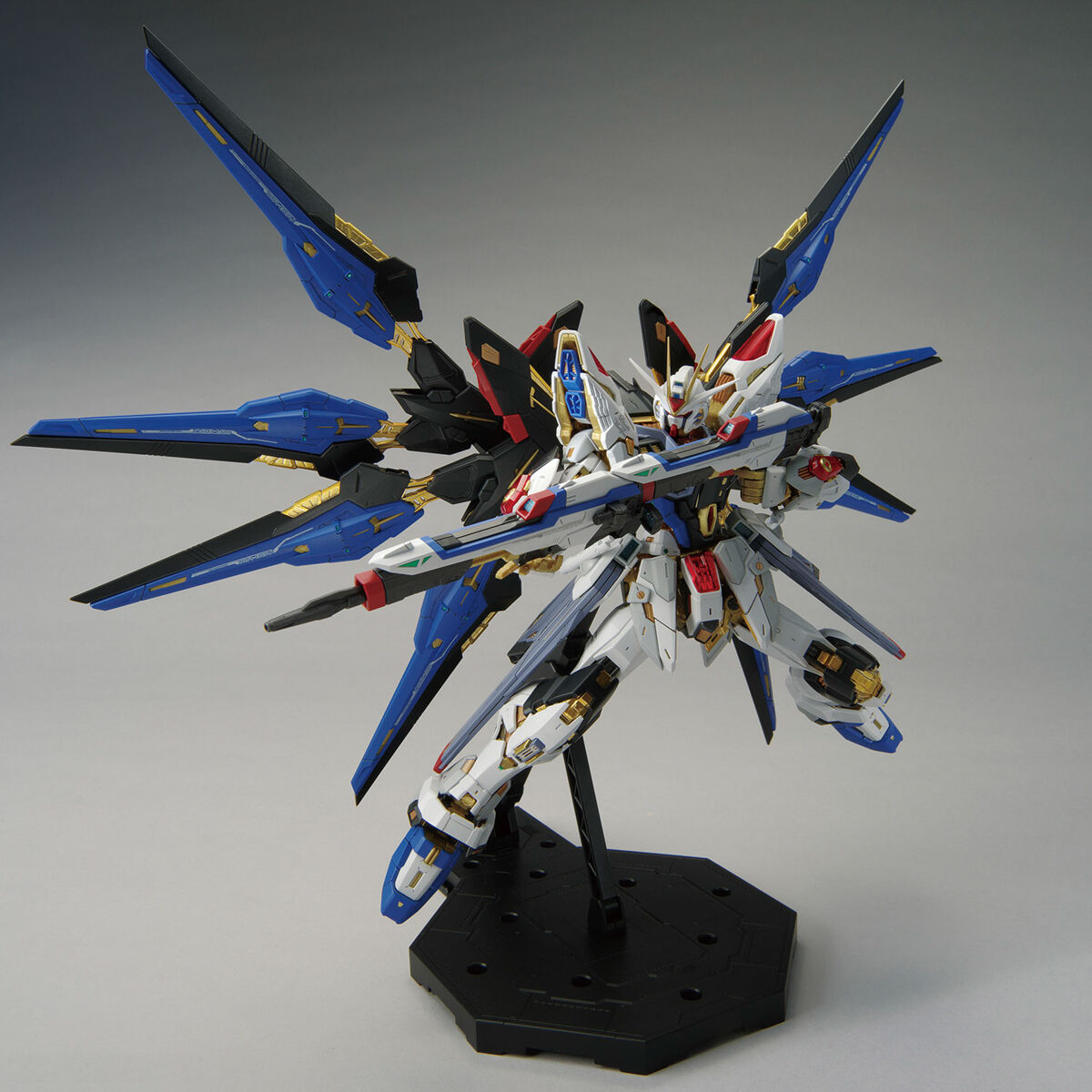 1/100 MGEX ZGMF-X20A Strike Freedom Gundam - Artrovo Gundam