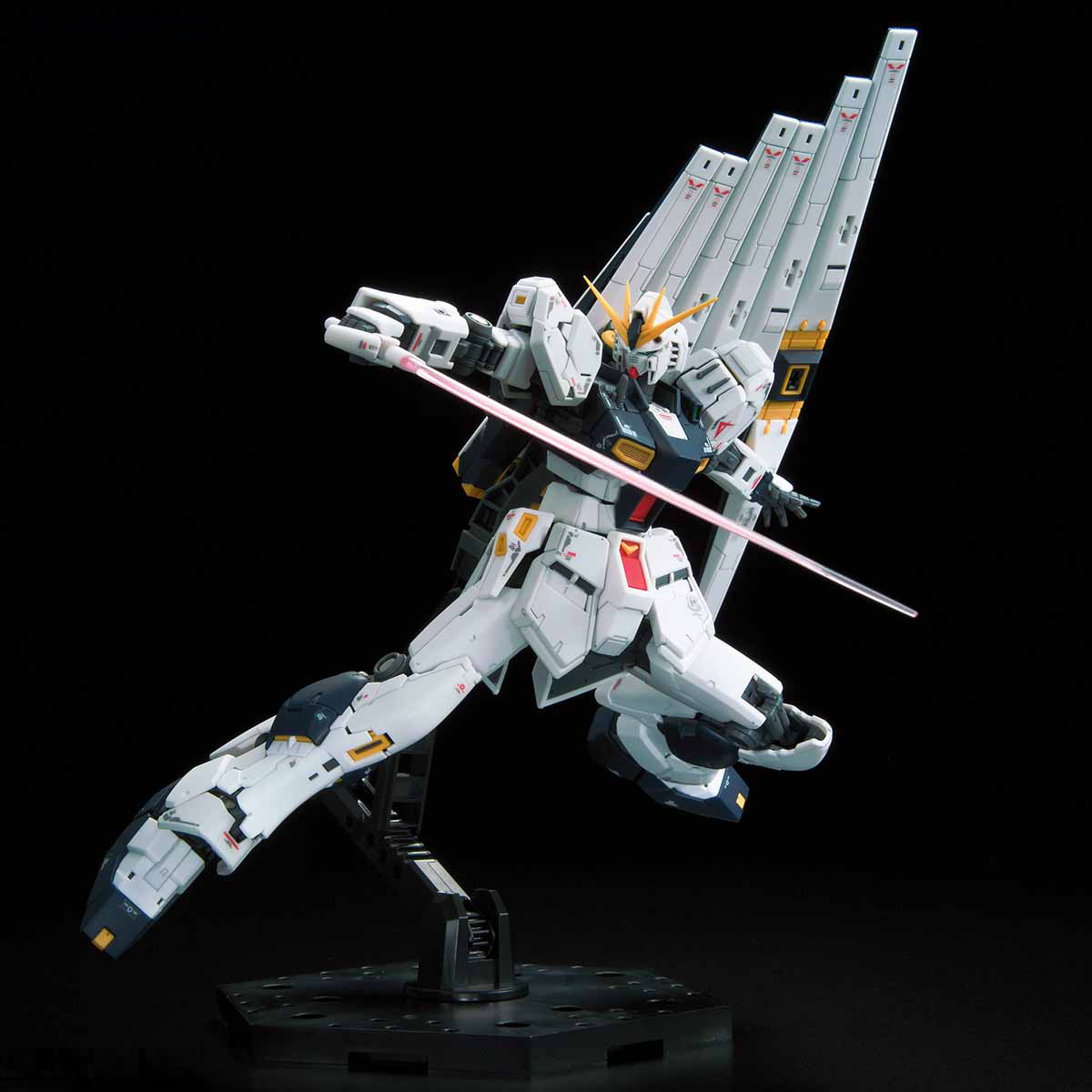 1/144 RG NU Gundam - Artrovo Gundam