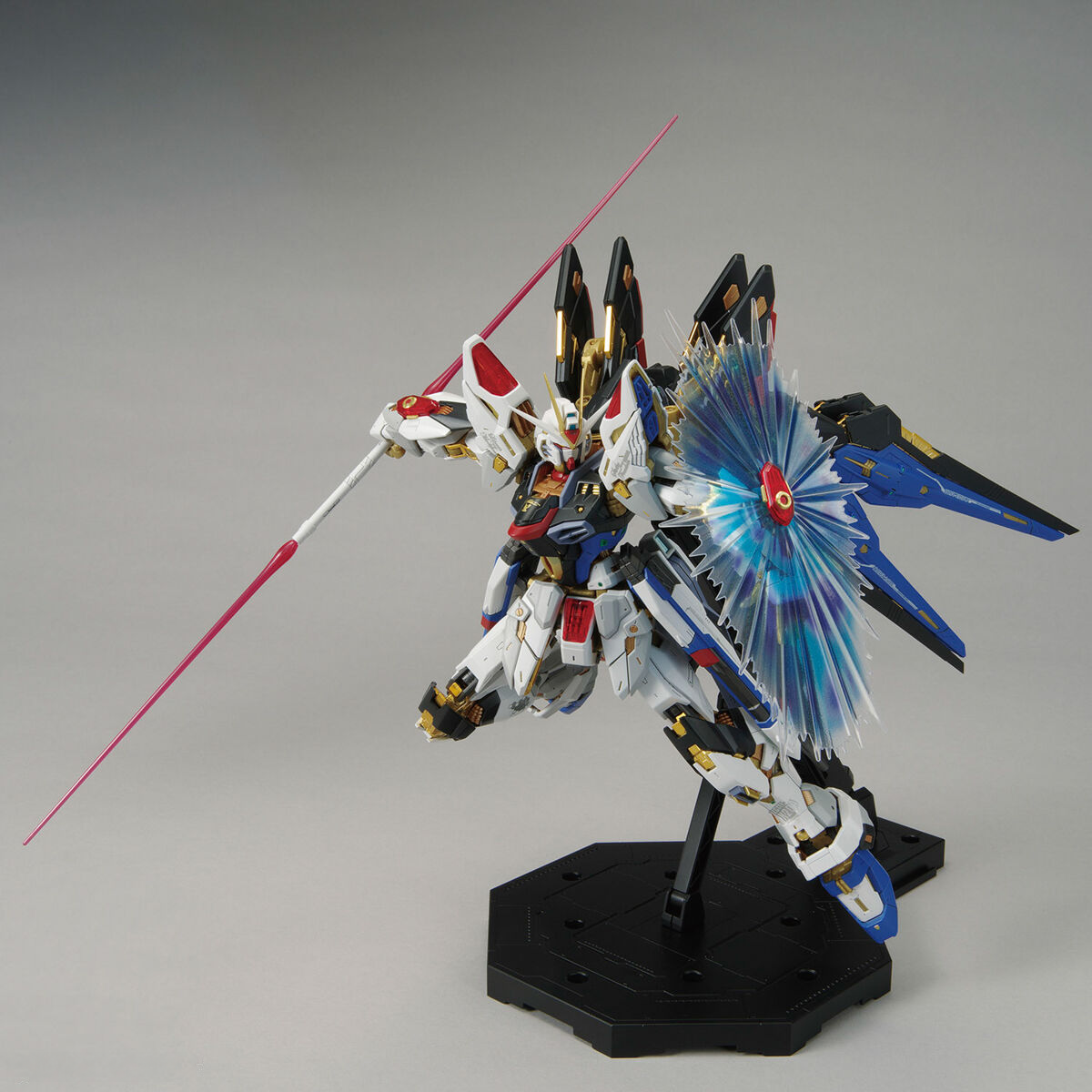 1/100 MGEX ZGMF-X20A Strike Freedom Gundam - Artrovo Gundam