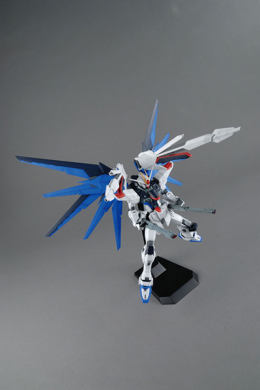 1/100 MG Freedom Gundam Ver.2.0 - Artrovo Gundam