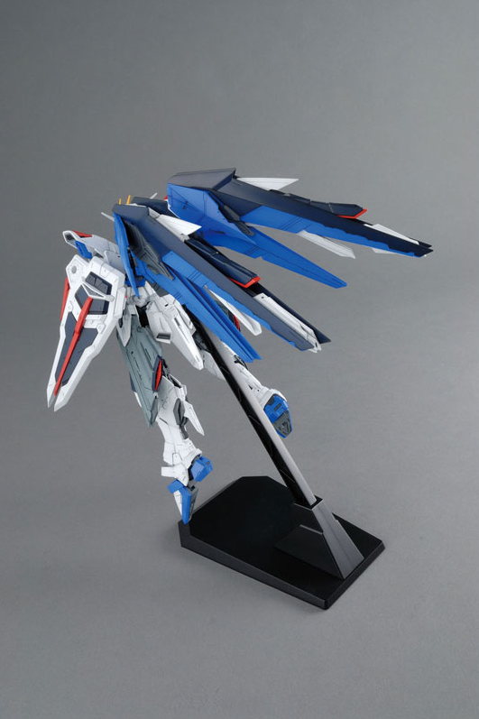 1/100 MG Freedom Gundam Ver.2.0 - Artrovo Gundam