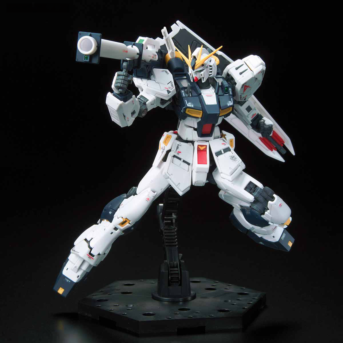 1/144 RG NU Gundam - Artrovo Gundam