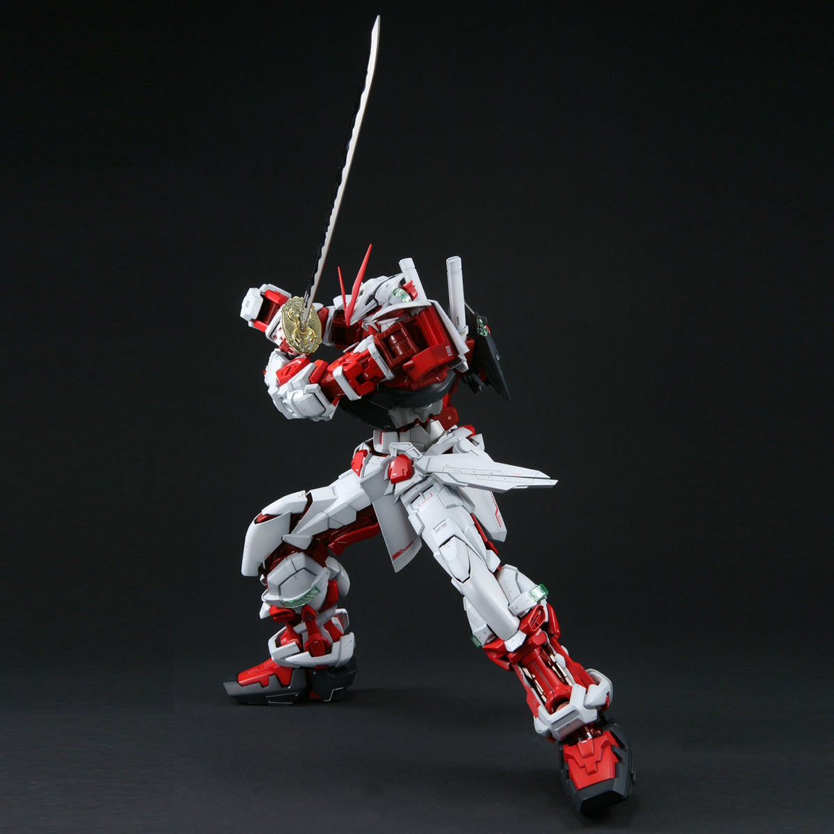 1/60 PG Gundam Astray Red Frame - Artrovo Gundam