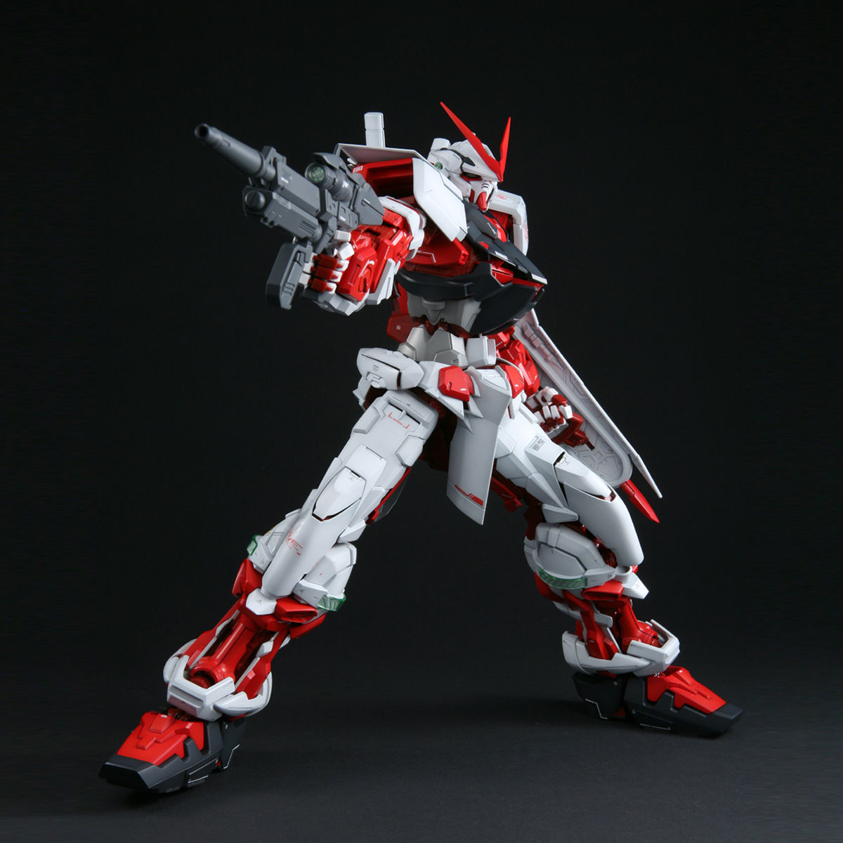 1/60 PG Gundam Astray Red Frame - Artrovo Gundam