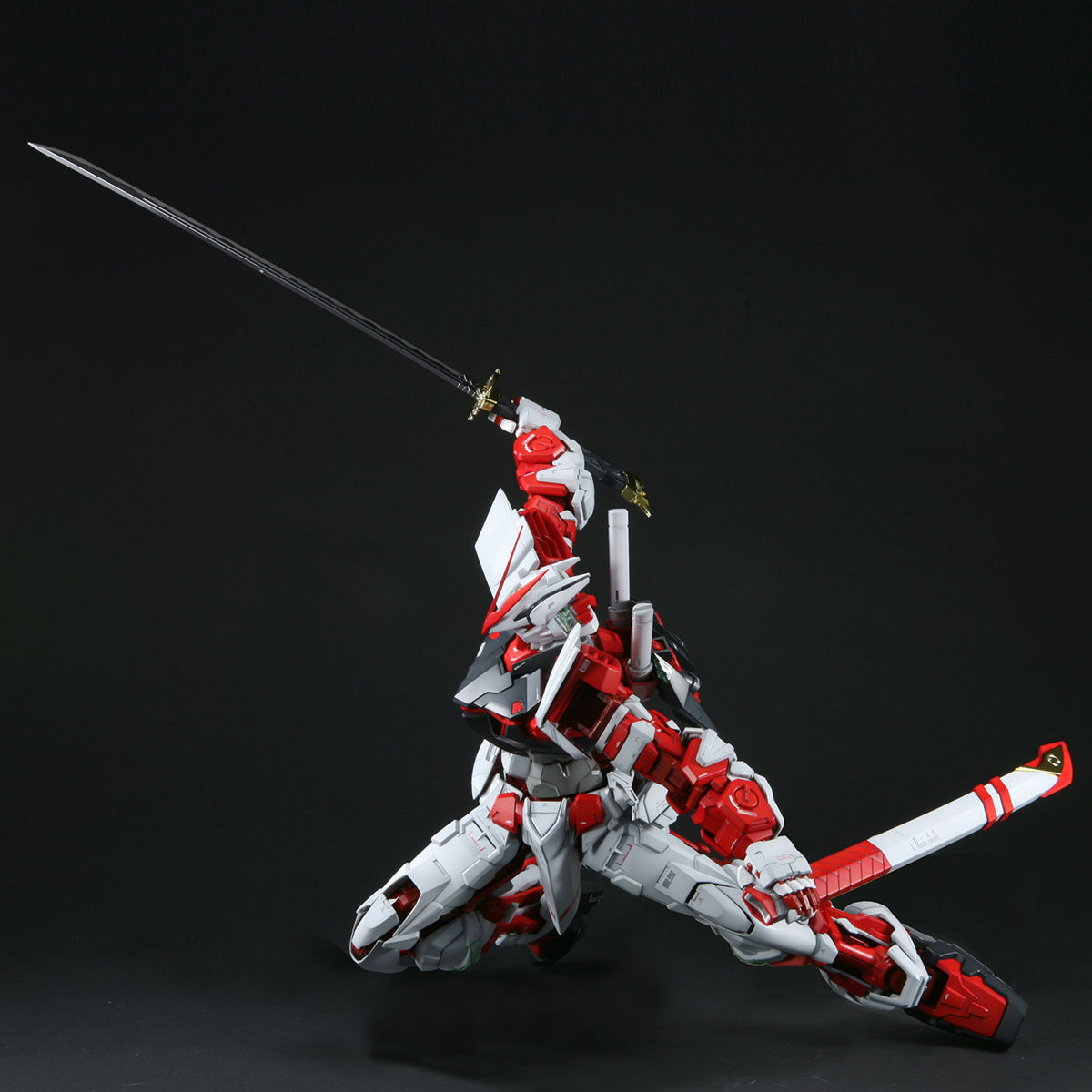 1/60 PG Gundam Astray Red Frame - Artrovo Gundam