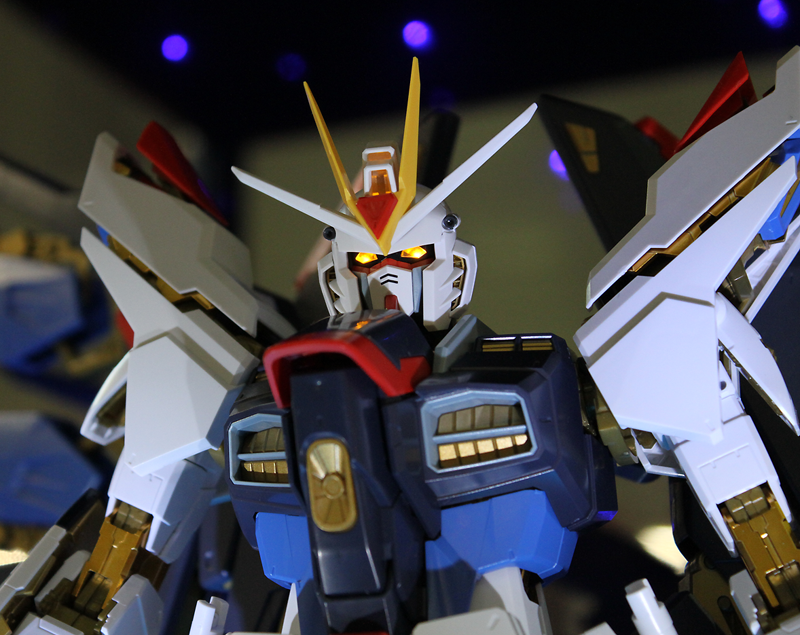 1/60 Perfect Grade Strike Freedom Gundam - Artrovo Gundam