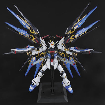 1/60 Perfect Grade Strike Freedom Gundam - Artrovo Gundam