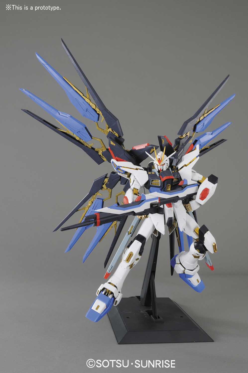 1/60 Perfect Grade Strike Freedom Gundam - Artrovo Gundam