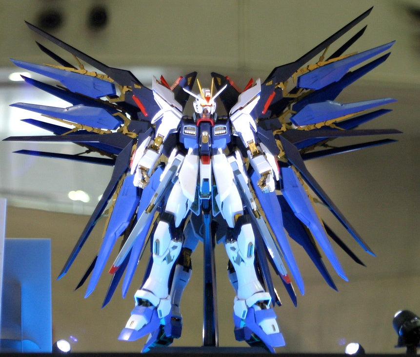 1/60 Perfect Grade Strike Freedom Gundam - Artrovo Gundam