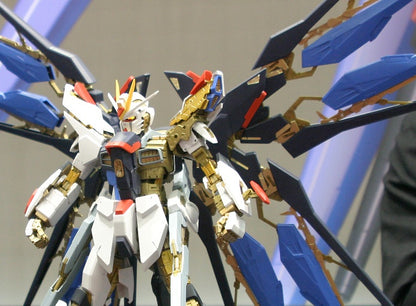 1/60 Perfect Grade Strike Freedom Gundam - Artrovo Gundam