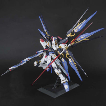 1/60 Perfect Grade Strike Freedom Gundam - Artrovo Gundam