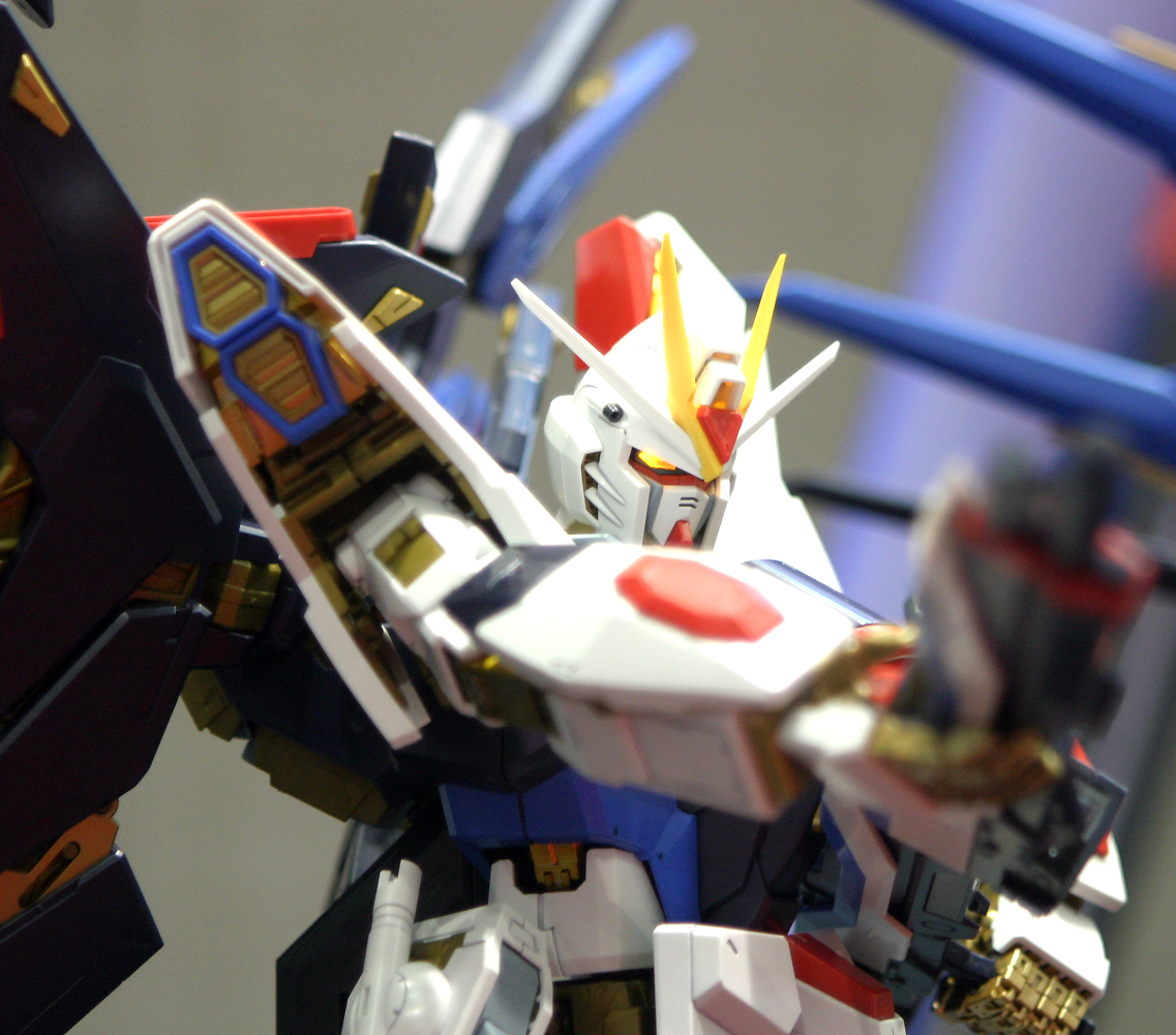 1/60 Perfect Grade Strike Freedom Gundam - Artrovo Gundam