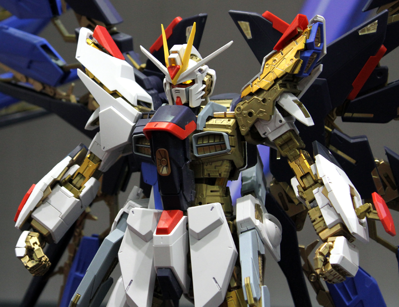 1/60 Perfect Grade Strike Freedom Gundam - Artrovo Gundam