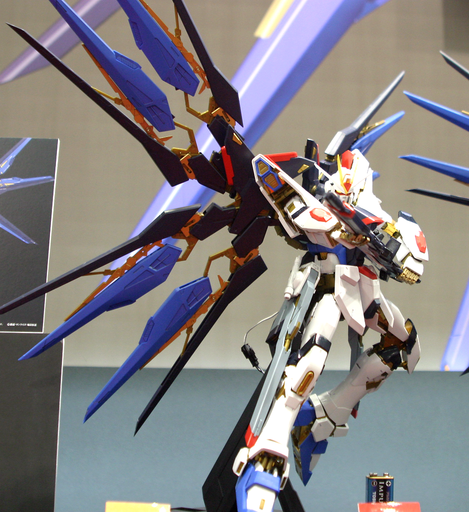 1/60 Perfect Grade Strike Freedom Gundam - Artrovo Gundam