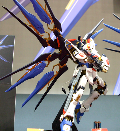 1/60 Perfect Grade Strike Freedom Gundam - Artrovo Gundam