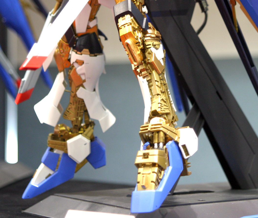 1/60 Perfect Grade Strike Freedom Gundam - Artrovo Gundam