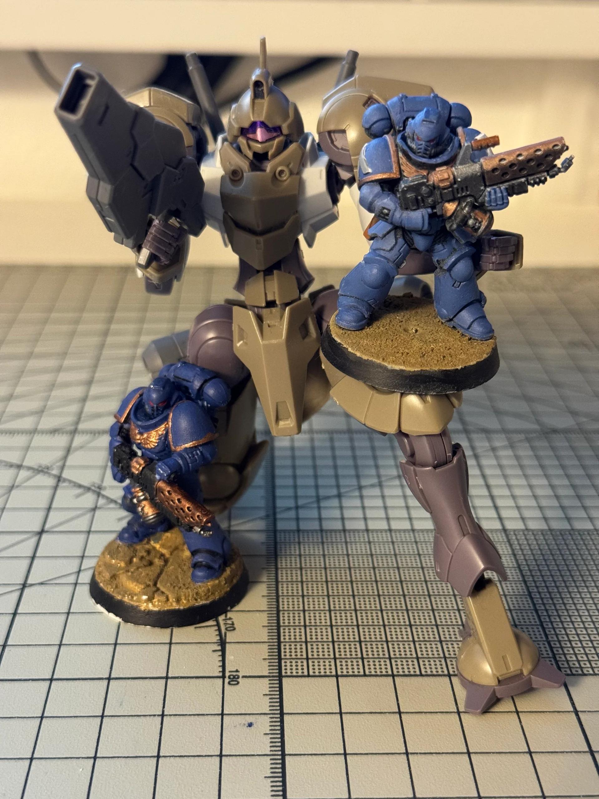 Warhammer 40K Space Marines and a Gunpla kit on the same workbench