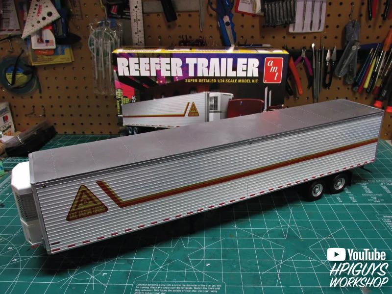 AMT 1/24 Reefer Semi Trailer Model Kit — official product photo 3