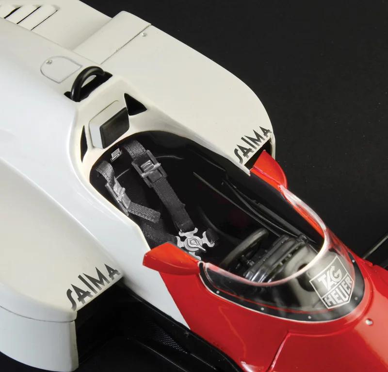 Italeri 1/12 Mclaren Mp4-2c Formula 1 Model Kit — official product photo 6