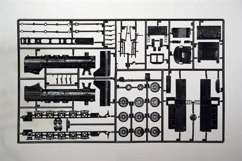 Italeri 1/87 Lokomotive Br50 Model Kit — official product photo 4