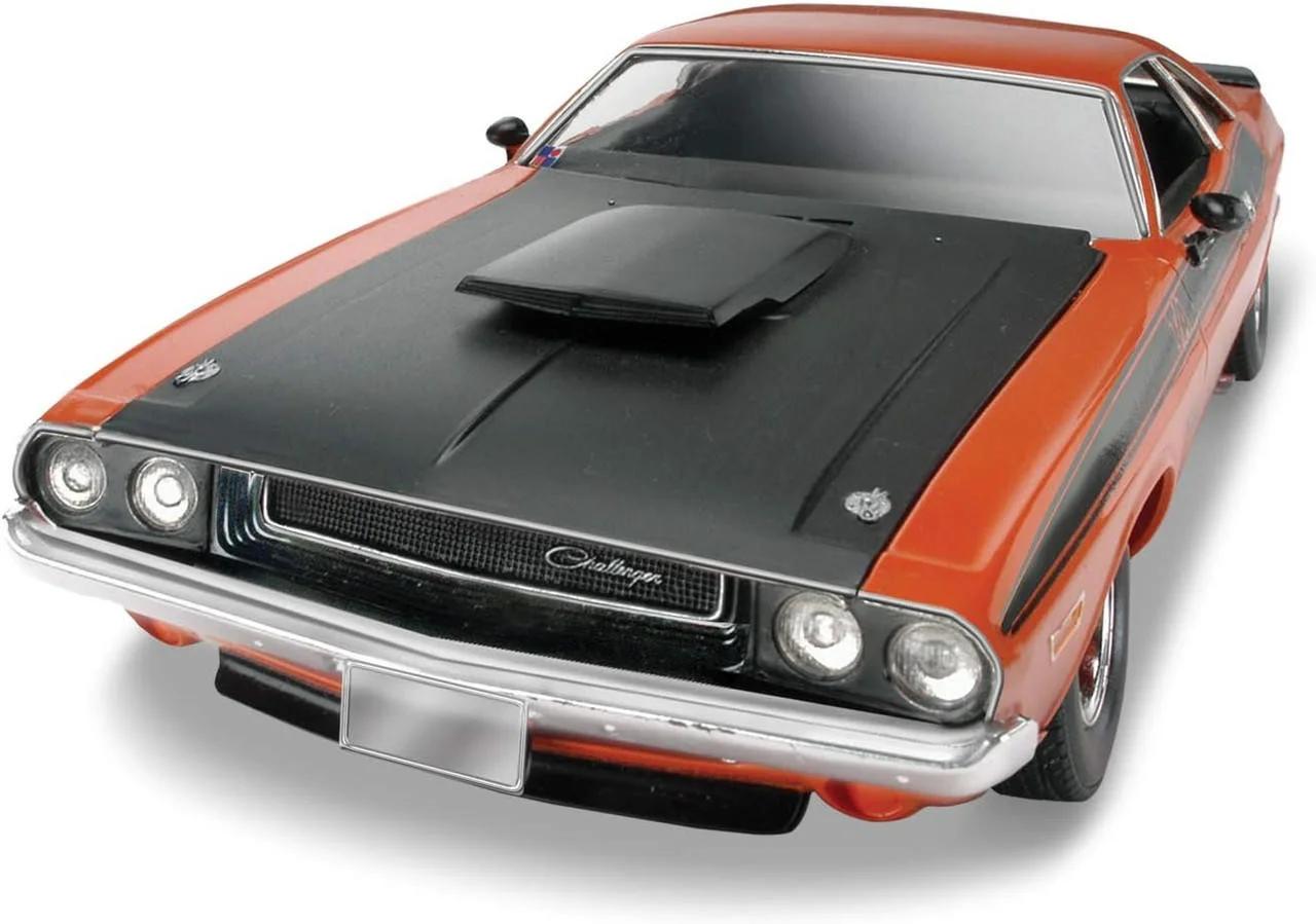 Revell 1/24 70 Dodge Challenger 2n1 Model Kit — official product photo 3