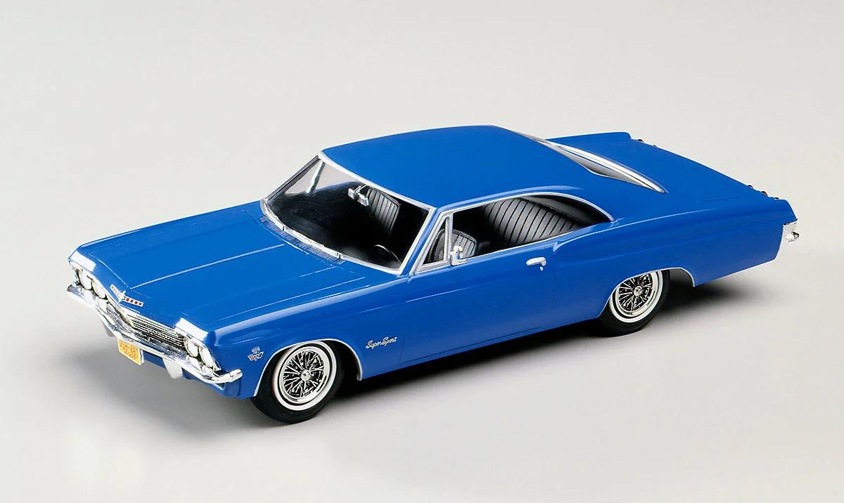 Hasegawa 1/24 66 Impala Ss W Figure Model Kit — official product photo 3