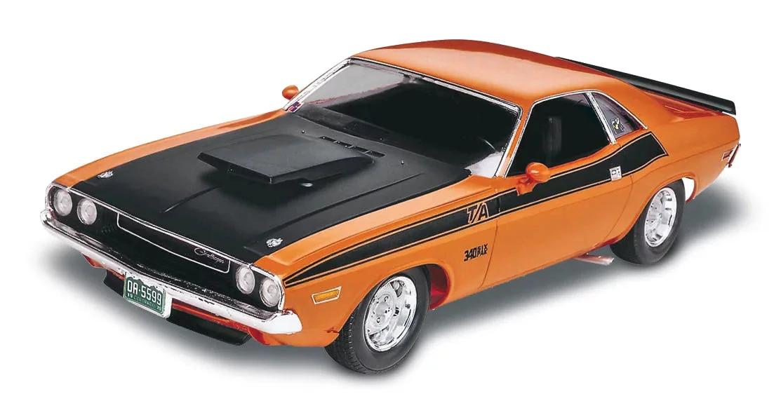 Revell 1/24 70 Dodge Challenger 2n1 Model Kit — official product photo 1