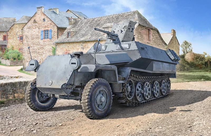 Italeri 1/72 SD Kfz 251 10 Model Kit — official product photo 1