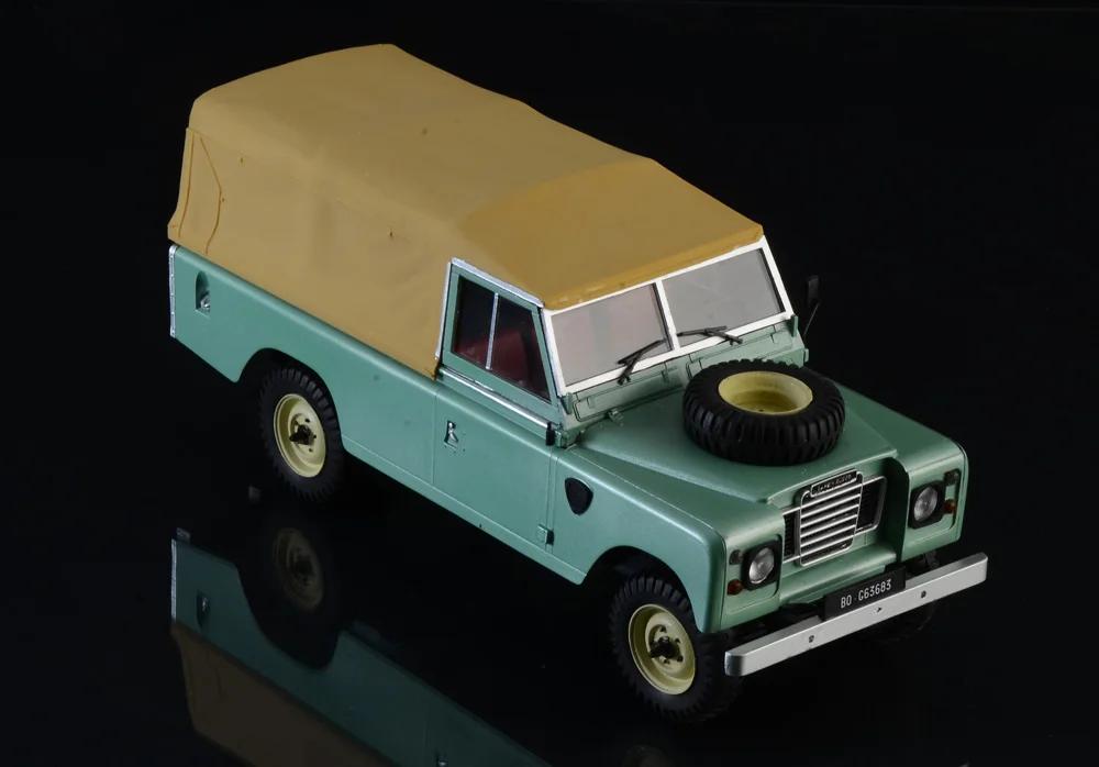 Italeri 1/24 Land Rover 109 Lwb Model Kit — official product photo 6