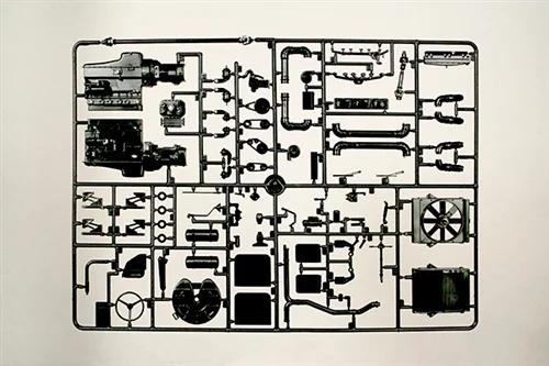 Italeri 1/24 Freightliner Flc Model Kit — official product photo 5