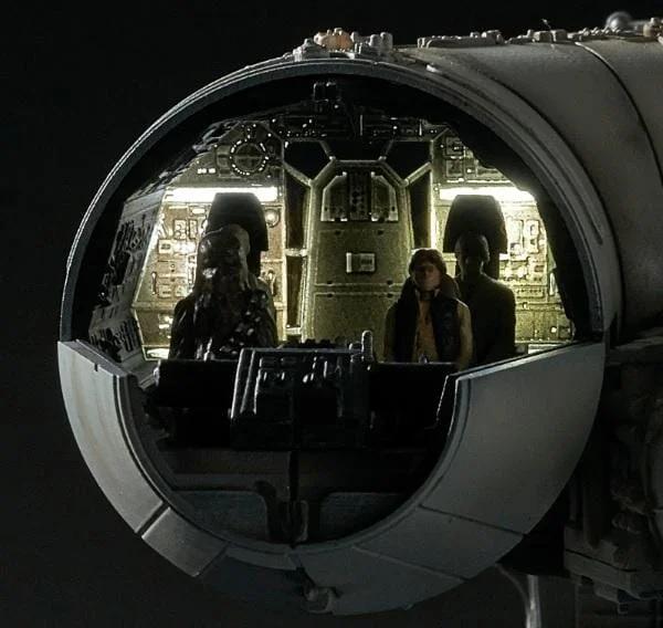 Bandai 1/72 PG Millennium Falcon With Lights Model Kit — product photo 7