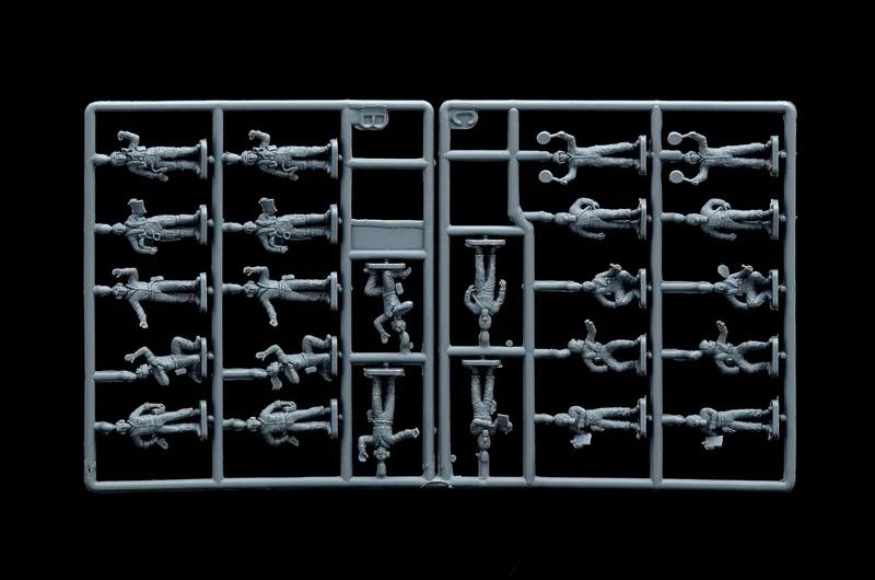 Italeri NATO Pilots Ground Crew 72 Model Kit — official product photo 4