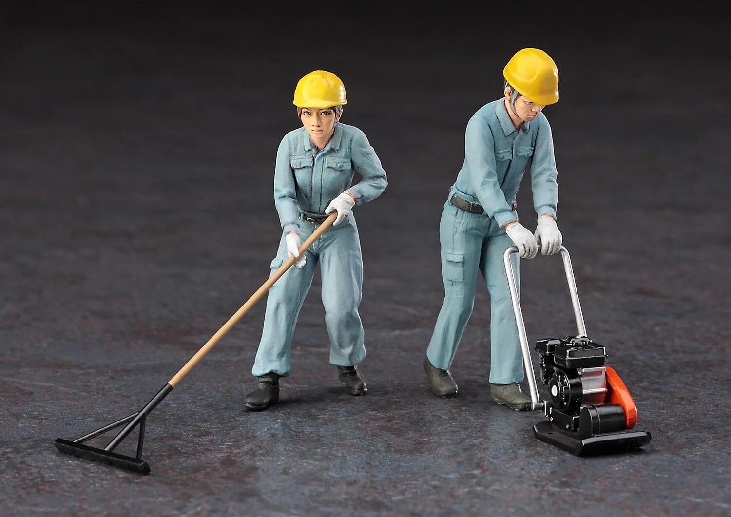 Hasegawa 1/35 Construction Worker Paver Model Kit — official product photo 2