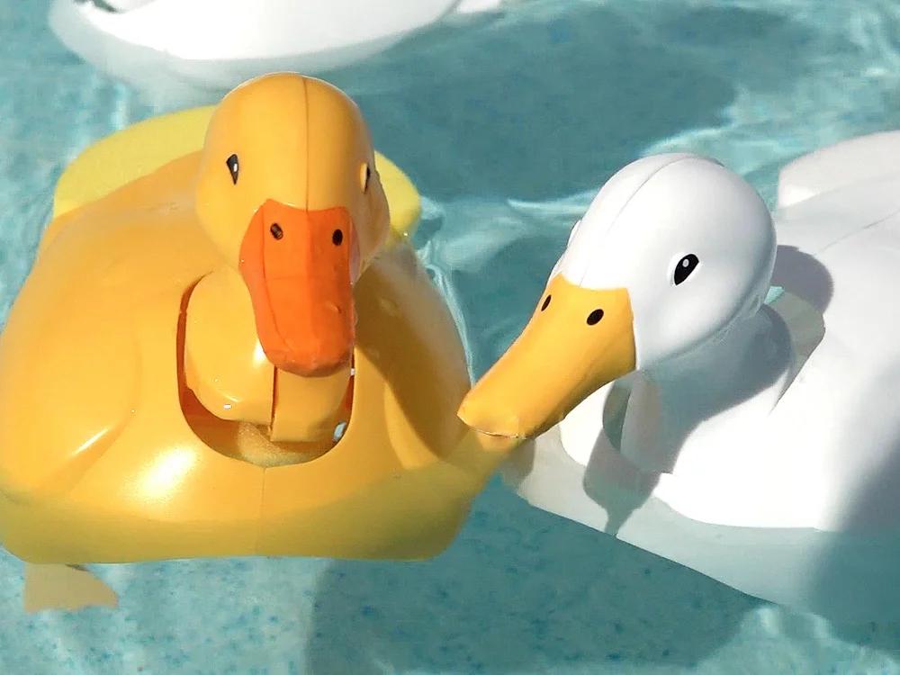 Tamiya Walking Swimming Yellow Duck Model Kit — official product photo 2
