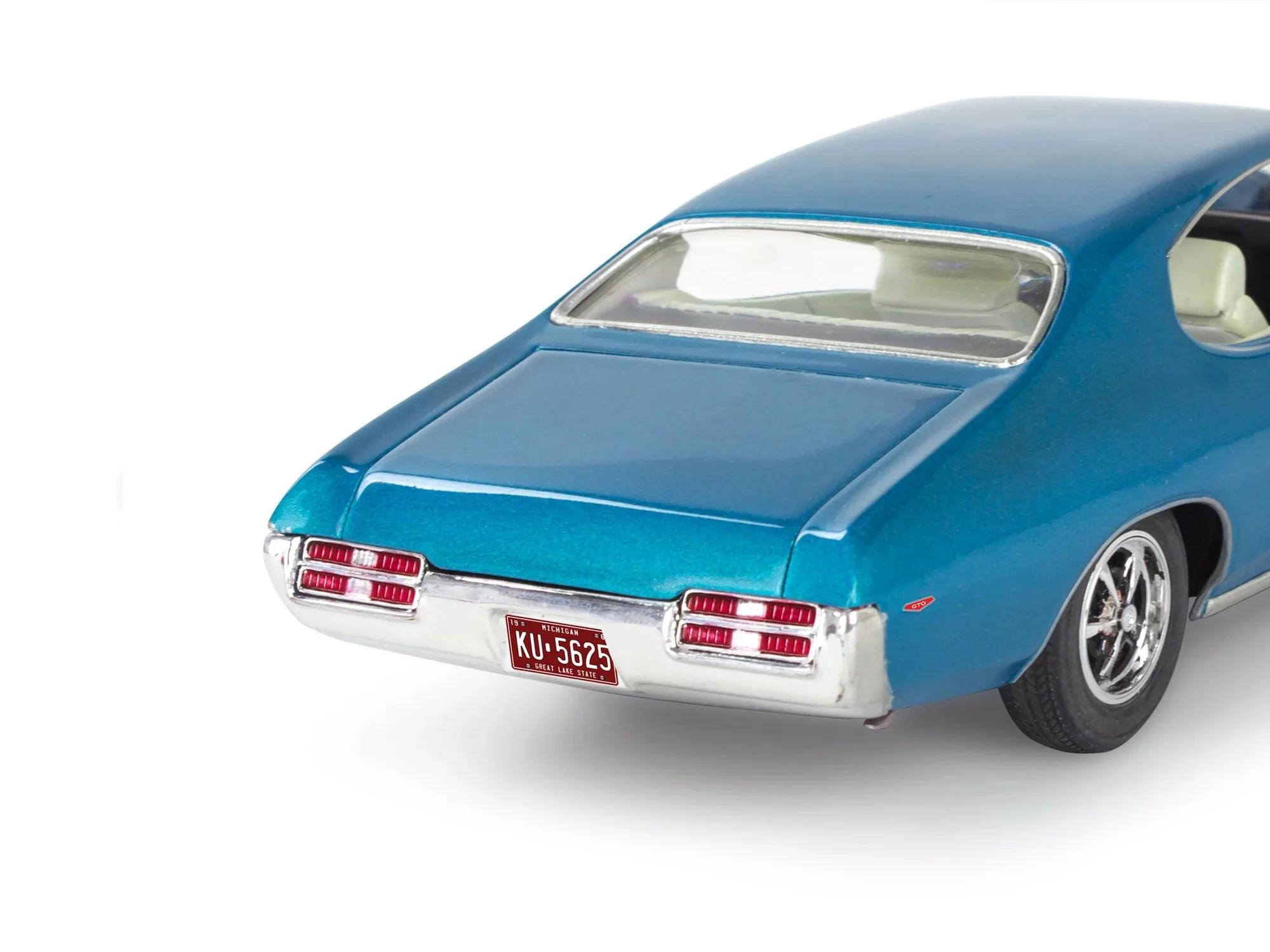Revell 1/24 69 Pontiac Gto Model Kit — official product photo 5