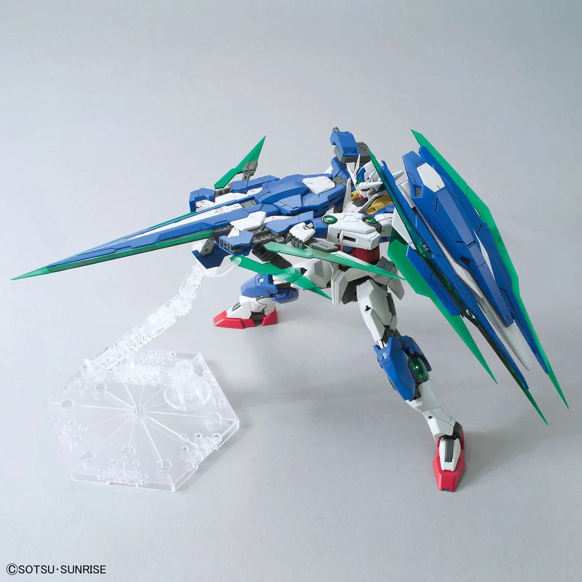 Bandai 1/100 MG 00 Qantfull Saber Gunda Model Kit — official product photo 4