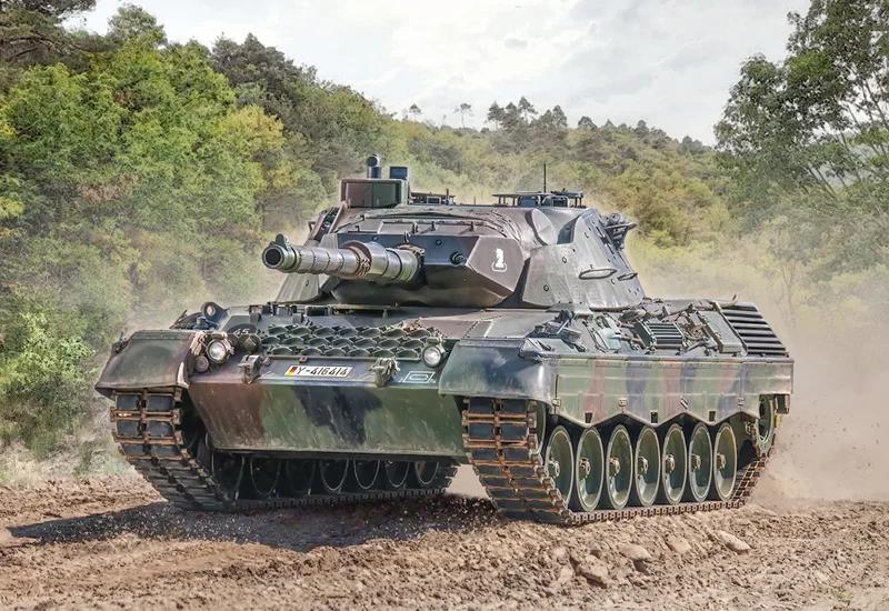 Italeri 1/35 Leopard 1a5 Model Kit — official product photo 1