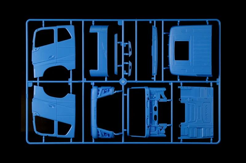 Italeri 1/24 Volvo Fh Low Roof W Photo Etch Model Kit — official product photo 6