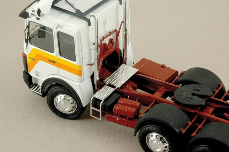 Italeri 1/24 Man 26 321 Formal Six Model Kit — official product photo 4