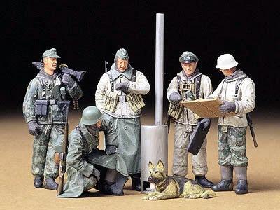 Tamiya German Soldiers At Briefing Model Kit — box art