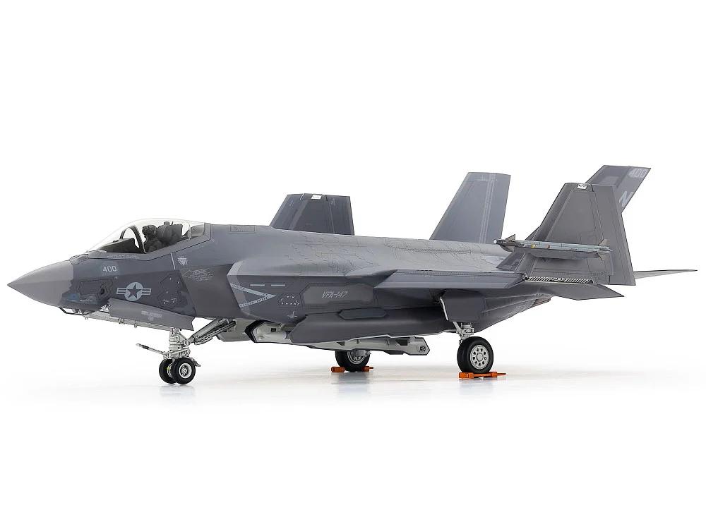 Tamiya 1/48 F-35C Lockheed Martin Lightning II Model Kit — official product photo 1