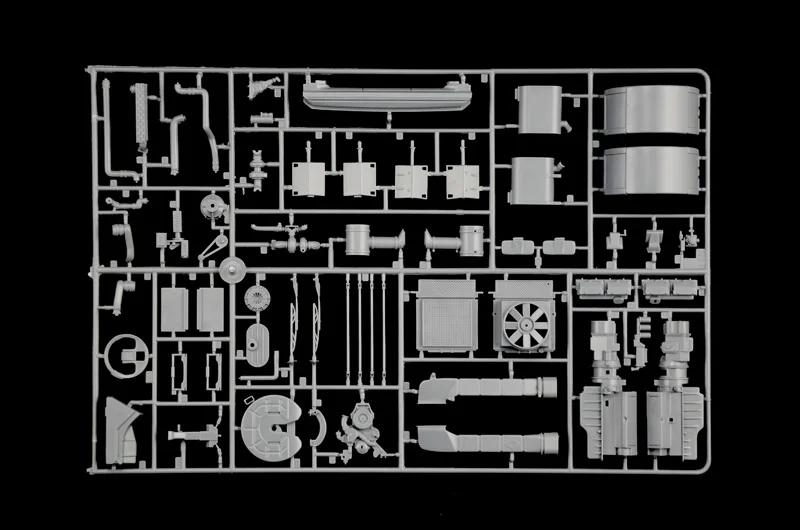 Italeri 1/24 Renault Ae500 Magnum Model Kit — official product photo 6